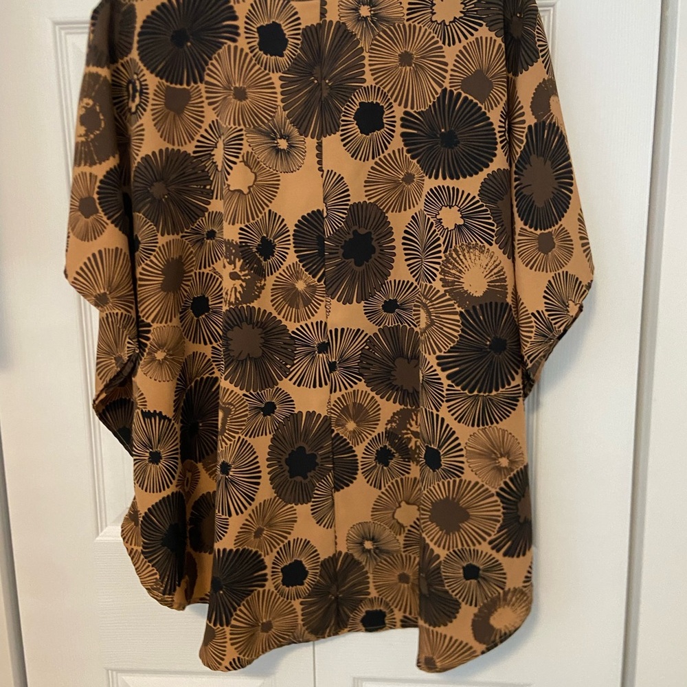 Manuhealii Brown and Black Floral Blouse - Picture 3 of 3